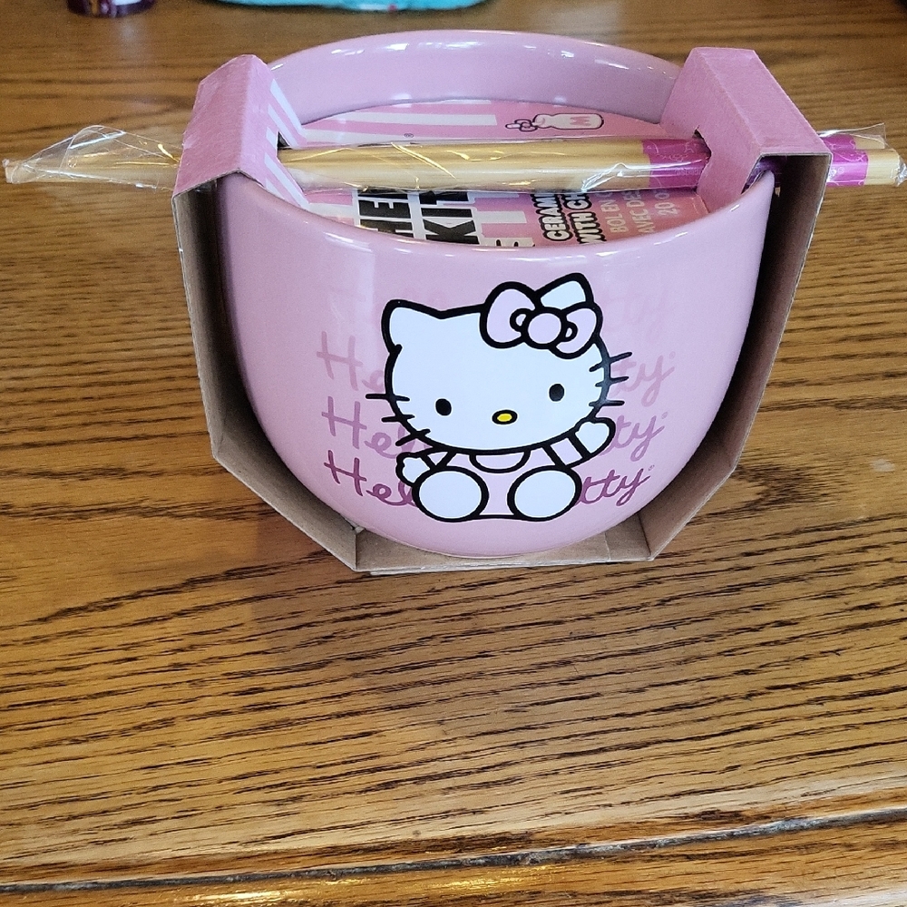 Hello Kitty Pink Romen Bowl Set